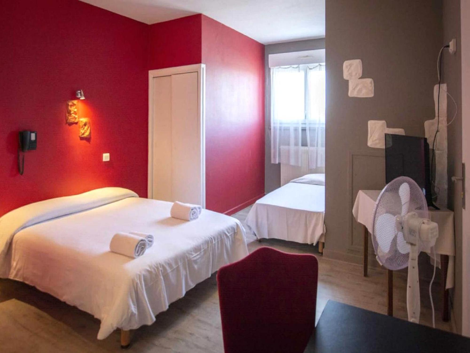 Le Relais De La Route Bleue Hotel Saint-Loup  Luaran gambar
